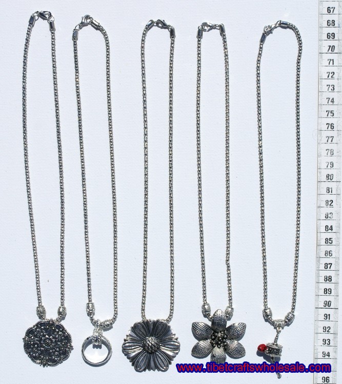 metal necklaces